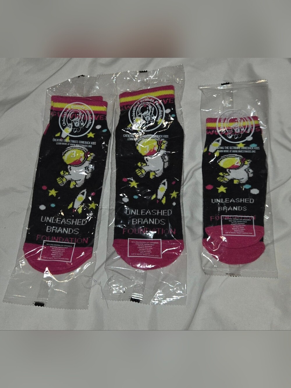 NWT Women's Sock It To Cancer Socks